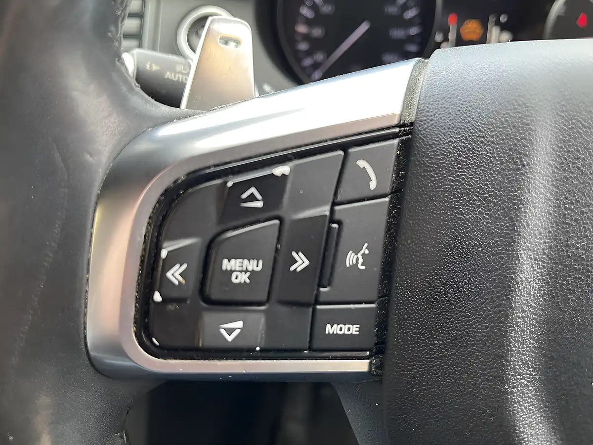 Used 2015 Land Rover Discovery Sport Hse White - Interior and Exterior details 16
