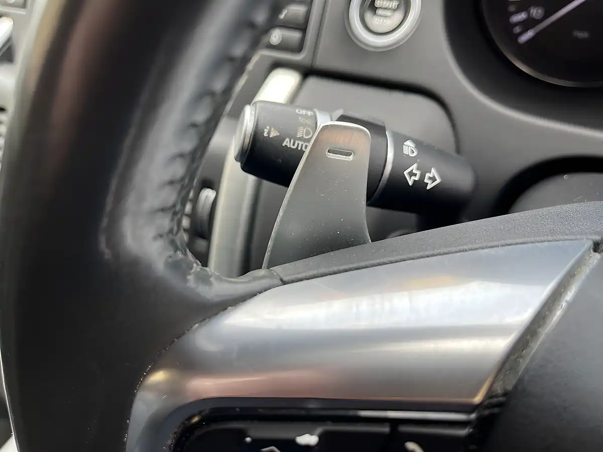 Used 2015 Land Rover Discovery Sport Hse White - Interior and Exterior details 17