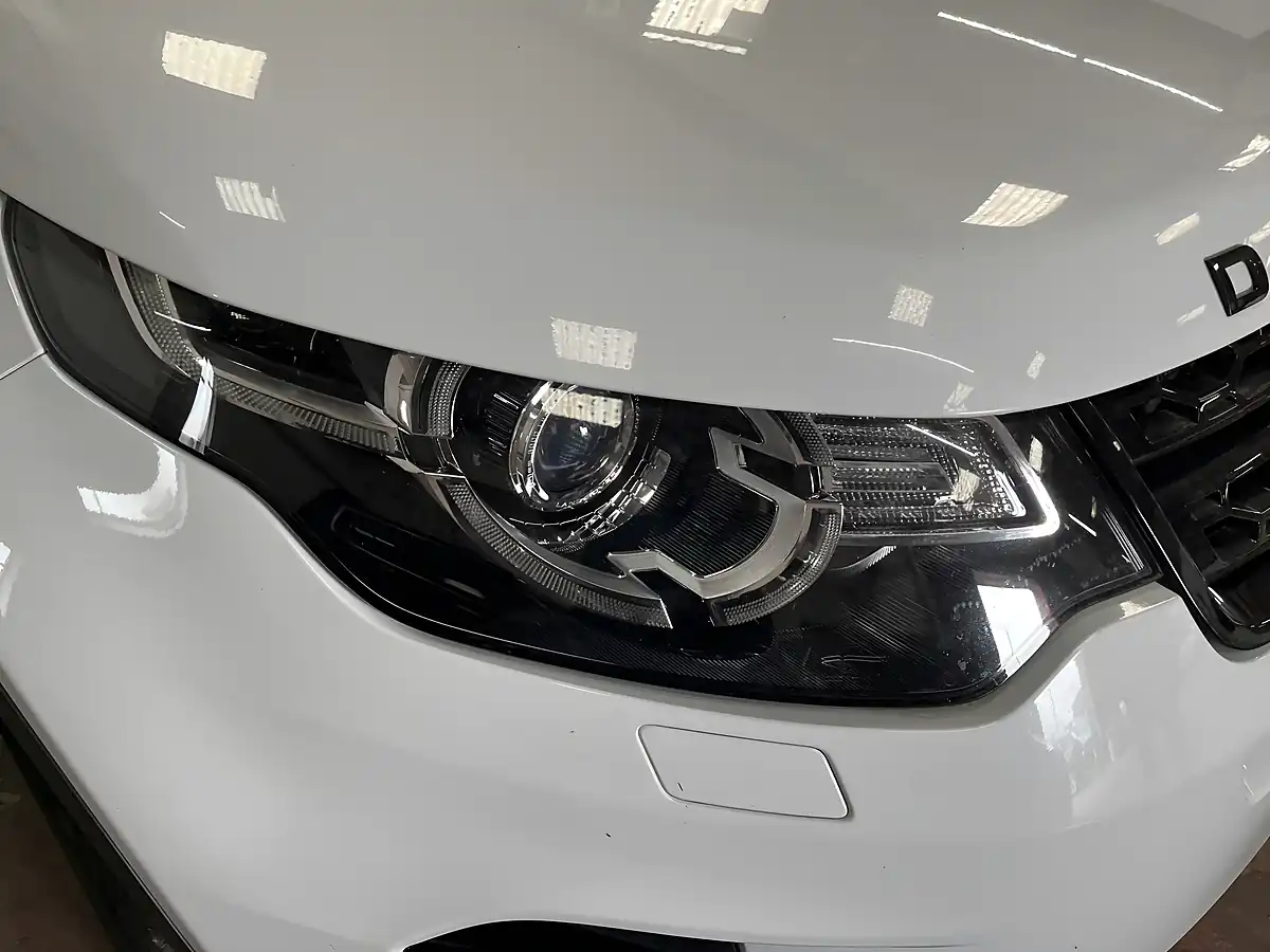 Used 2015 Land Rover Discovery Sport Hse White - Interior and Exterior details 19