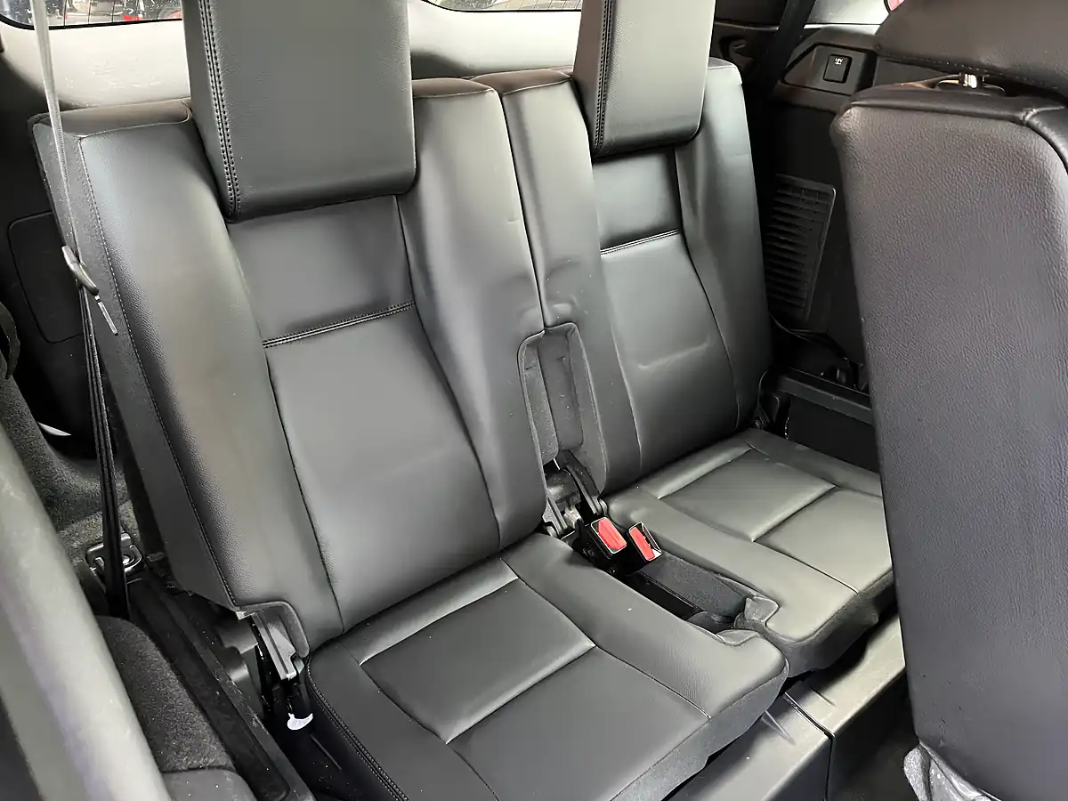 Used 2015 Land Rover Discovery Sport Hse White - Interior and Exterior details 7
