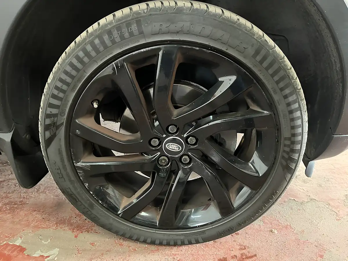 Used 2015 Land Rover Discovery Sport Hse White - Interior and Exterior details 8