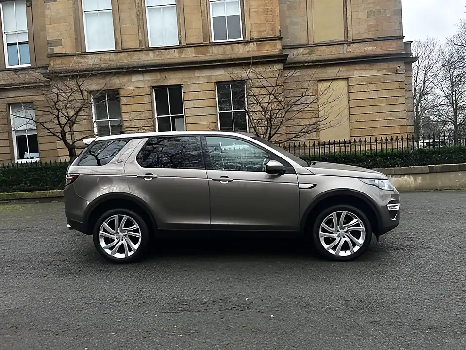 Used 2015 Land Rover Discovery Sport Luxury Hse Brown - Interior and Exterior details 3