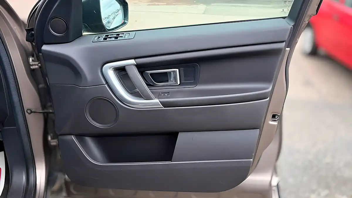 Used 2015 Land Rover Discovery Sport Se Tech Brown - Interior and Exterior details 15