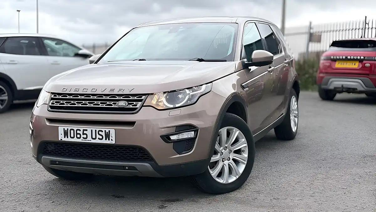 Used 2015 Land Rover Discovery Sport Se Tech Brown - Interior and Exterior details 17