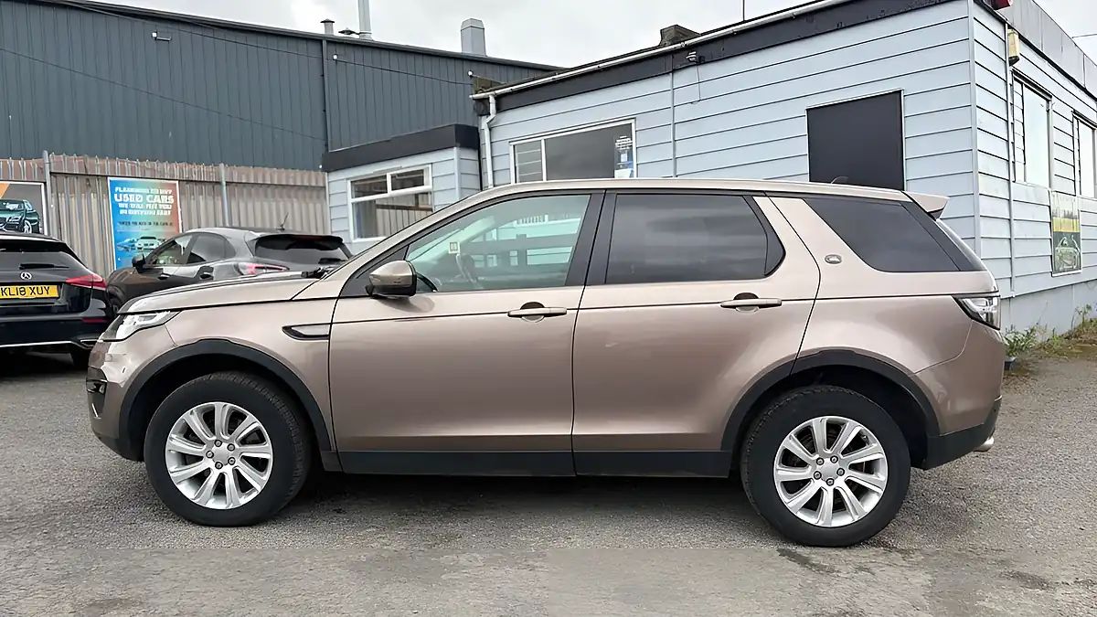 Used 2015 Land Rover Discovery Sport Se Tech Brown - Interior and Exterior details 4