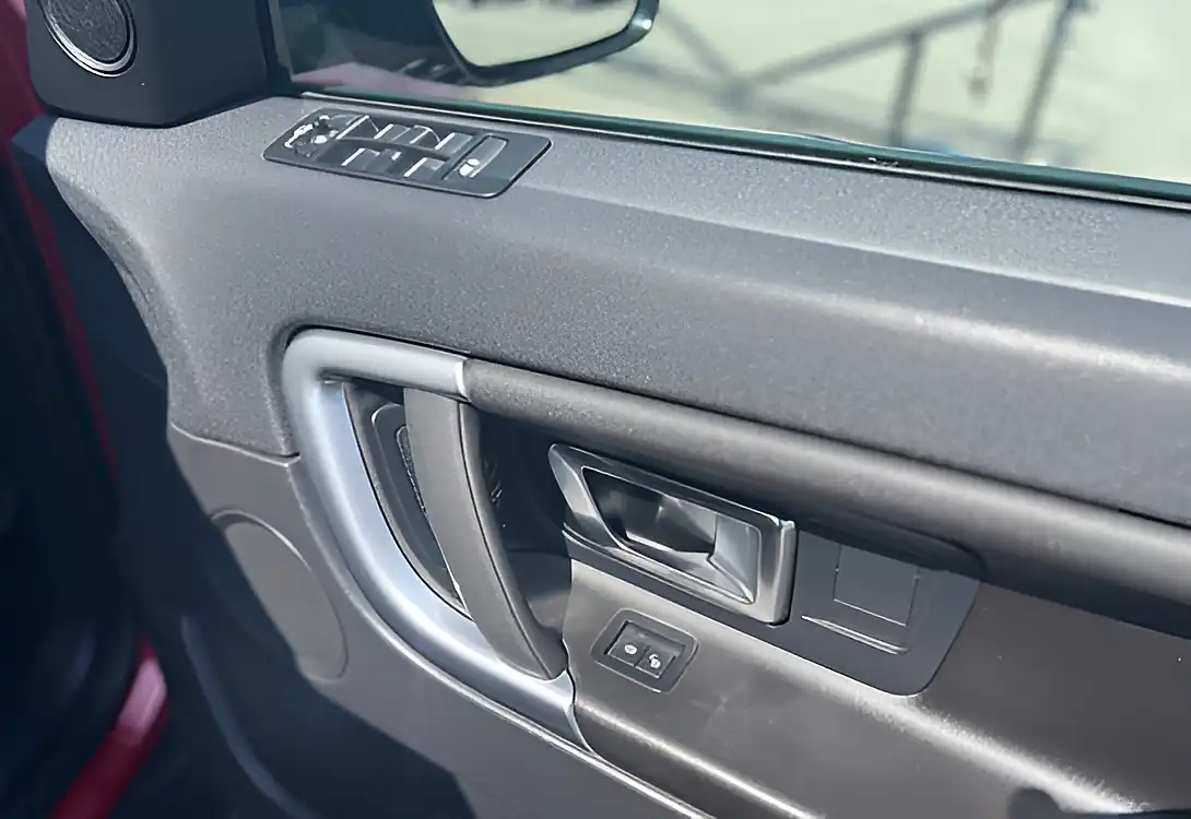 Used 2015 Land Rover Discovery Sport Se Tech Firenze Red - Interior and Exterior details 13