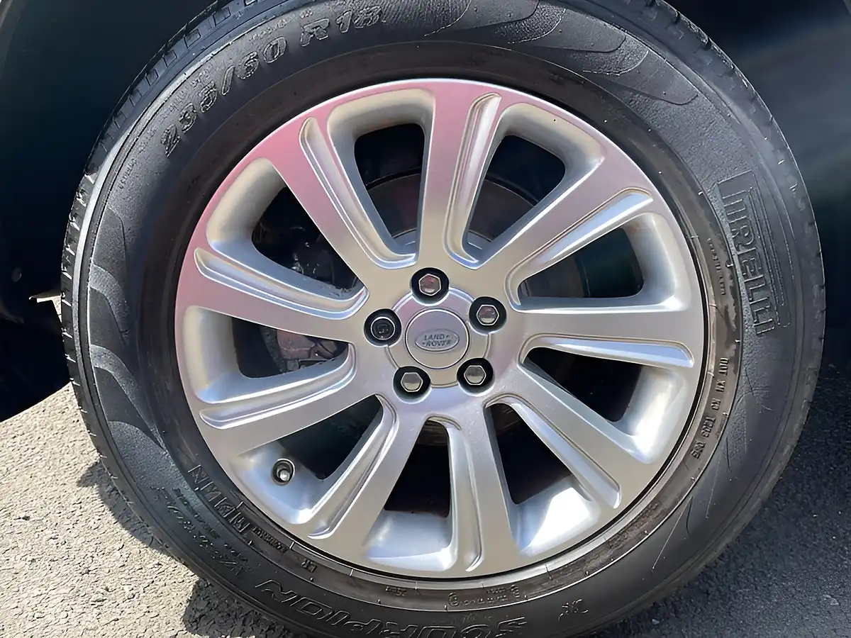 Used 2015 Land Rover Discovery Sport Se Tech Grey - Interior and Exterior details 11