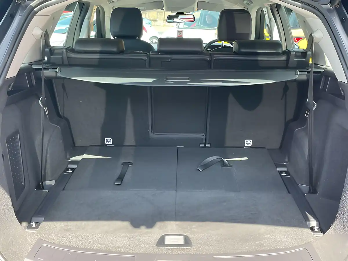 Used 2015 Land Rover Discovery Sport Se Tech Grey - Interior and Exterior details 16