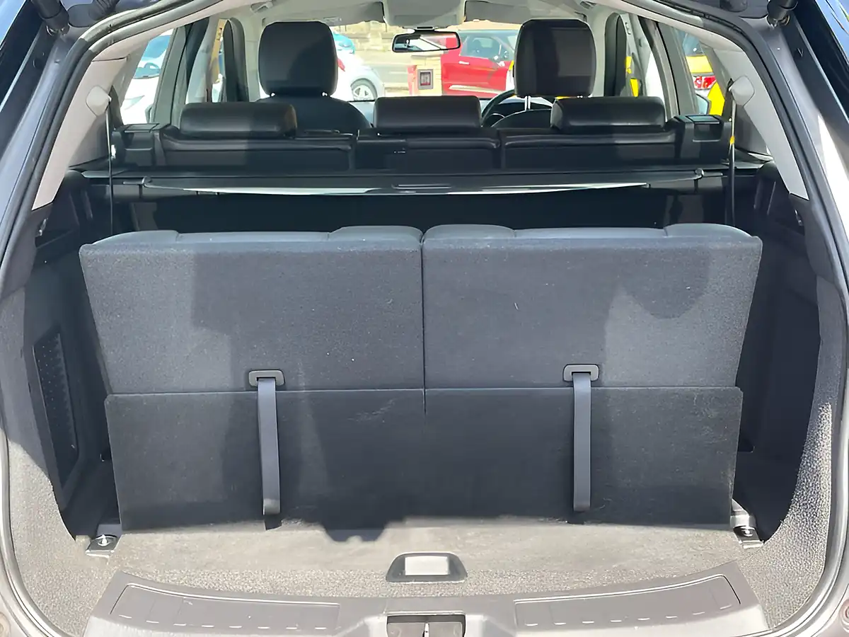 Used 2015 Land Rover Discovery Sport Se Tech Grey - Interior and Exterior details 17