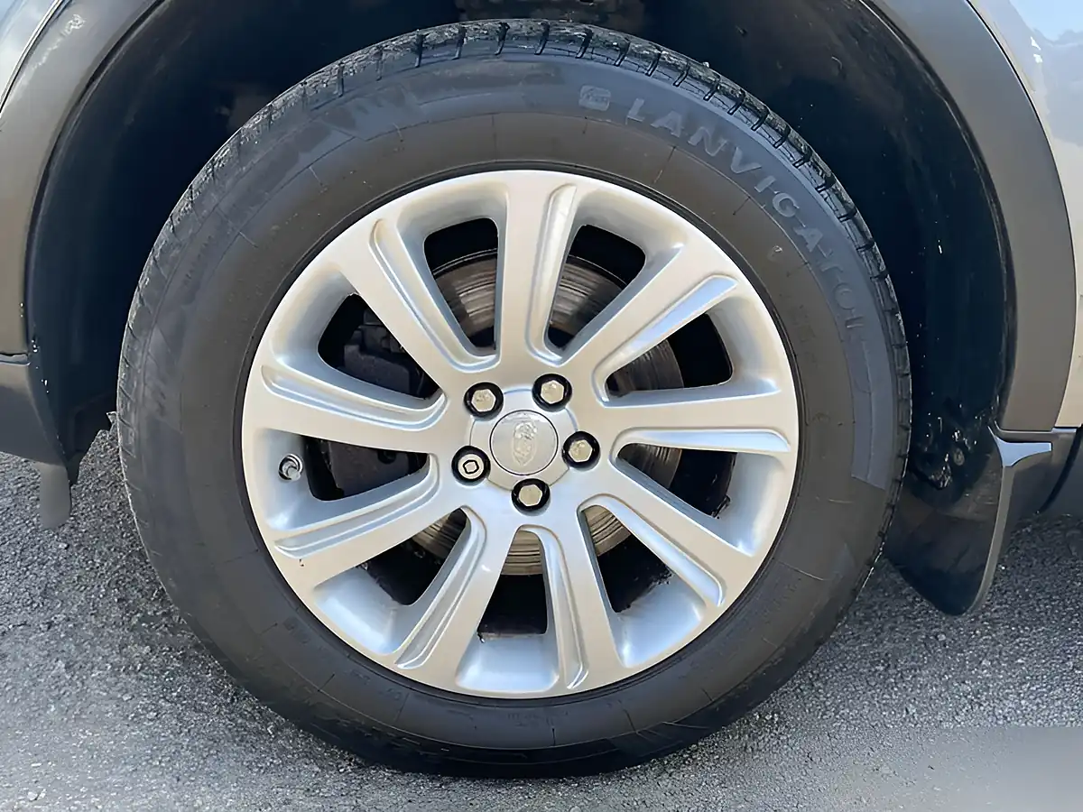 Used 2015 Land Rover Discovery Sport Se Tech Grey - Interior and Exterior details 5