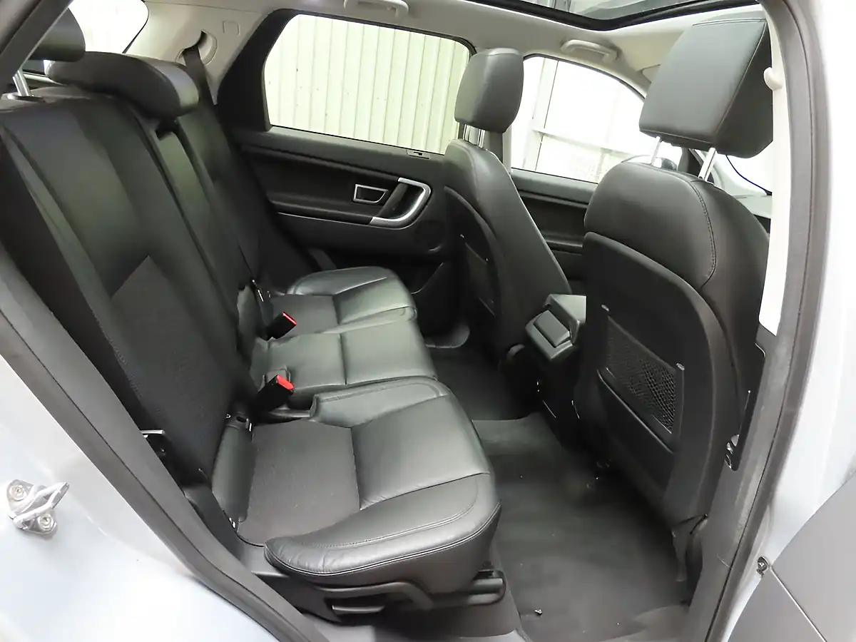 Used 2015 Land Rover Discovery Sport Se Tech Silver - Interior and Exterior details 4