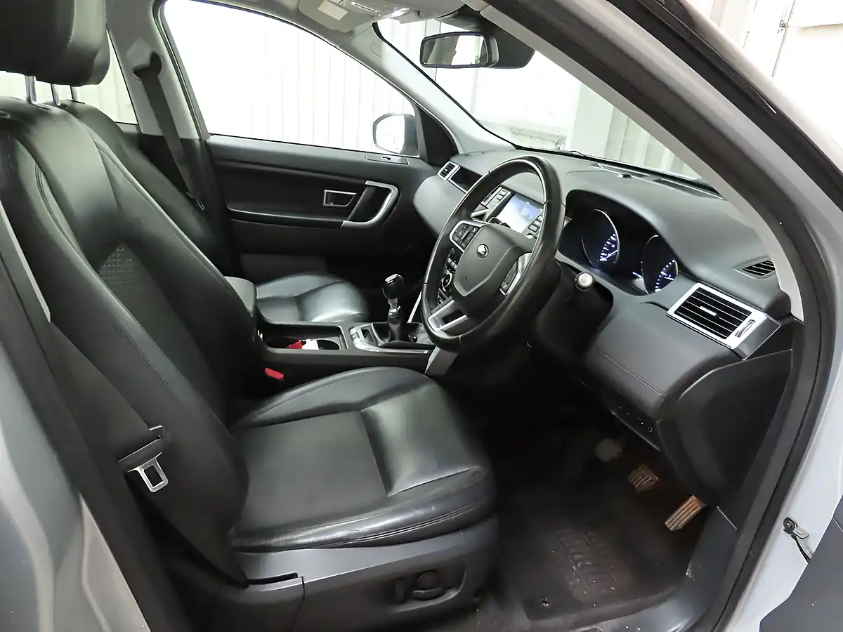 Used 2015 Land Rover Discovery Sport Se Tech Silver - Interior and Exterior details 5