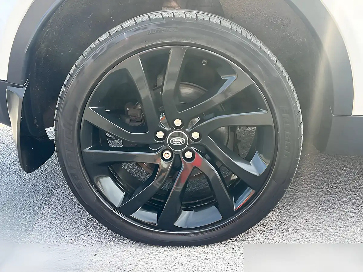 Used 2015 Land Rover Discovery Sport Se Tech White - Interior and Exterior details 13