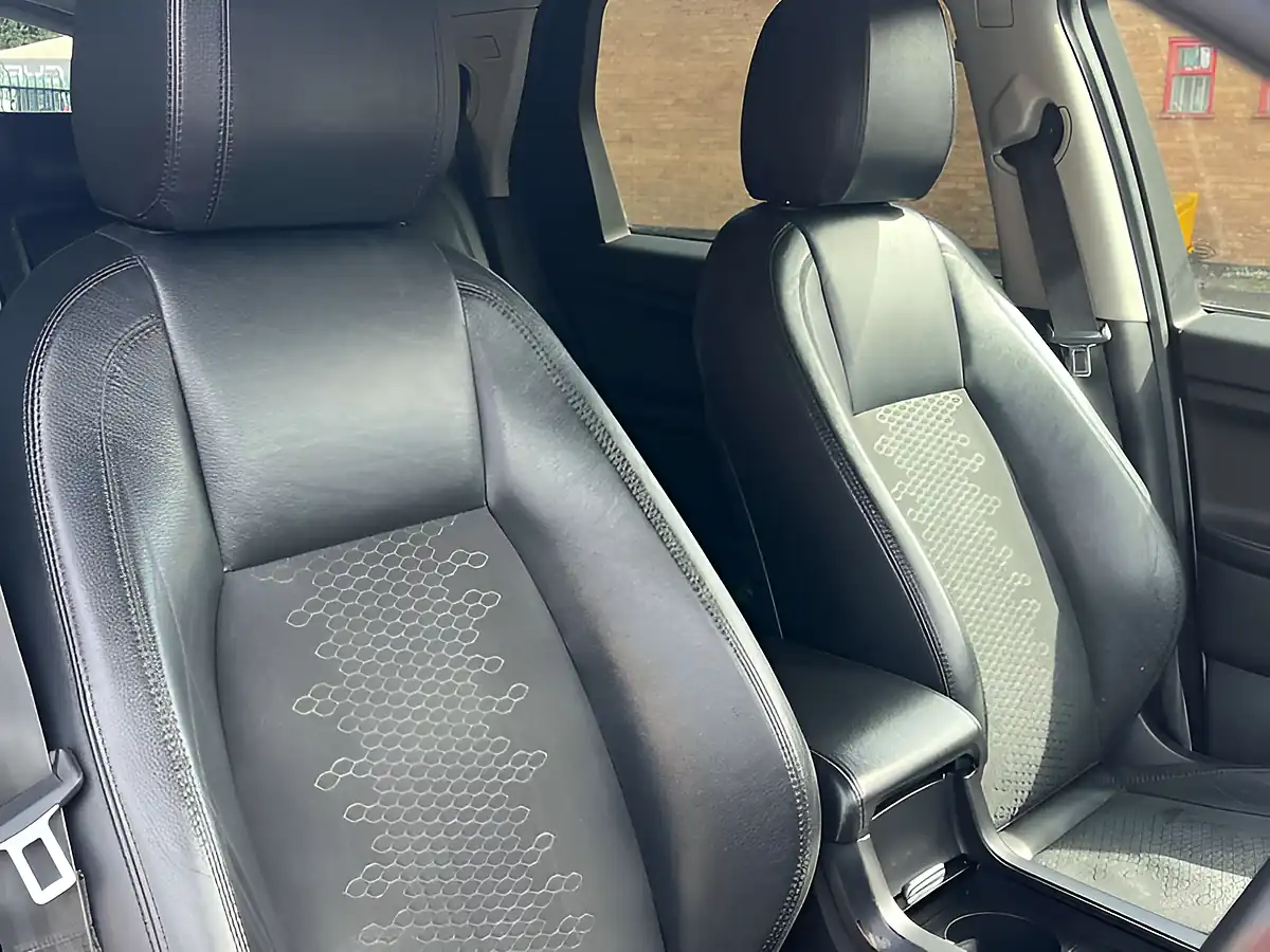 Used 2015 Land Rover Discovery Sport Se Tech White - Interior and Exterior details 14