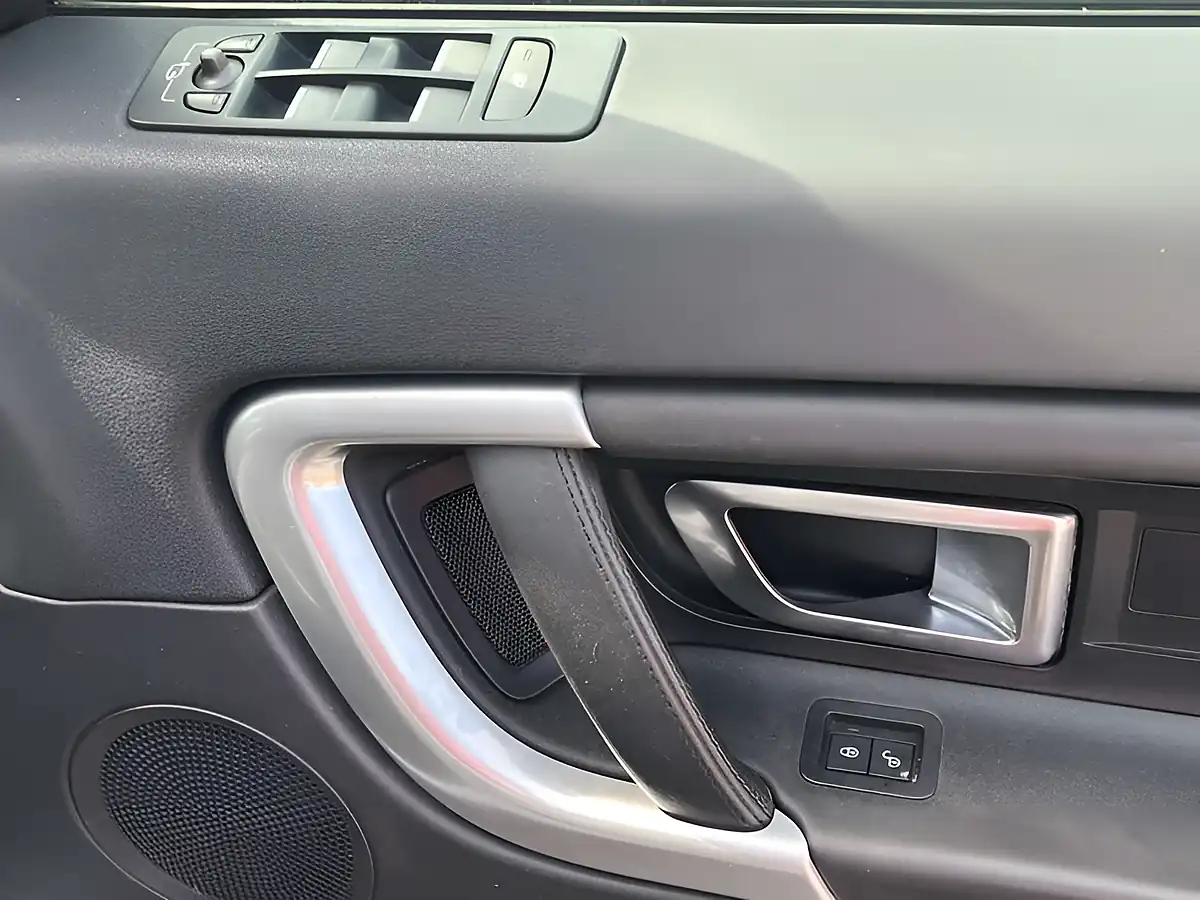 Used 2015 Land Rover Discovery Sport Se Tech White - Interior and Exterior details 15