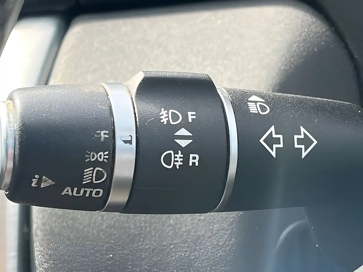Used 2015 Land Rover Discovery Sport Se Tech White - Interior and Exterior details 18