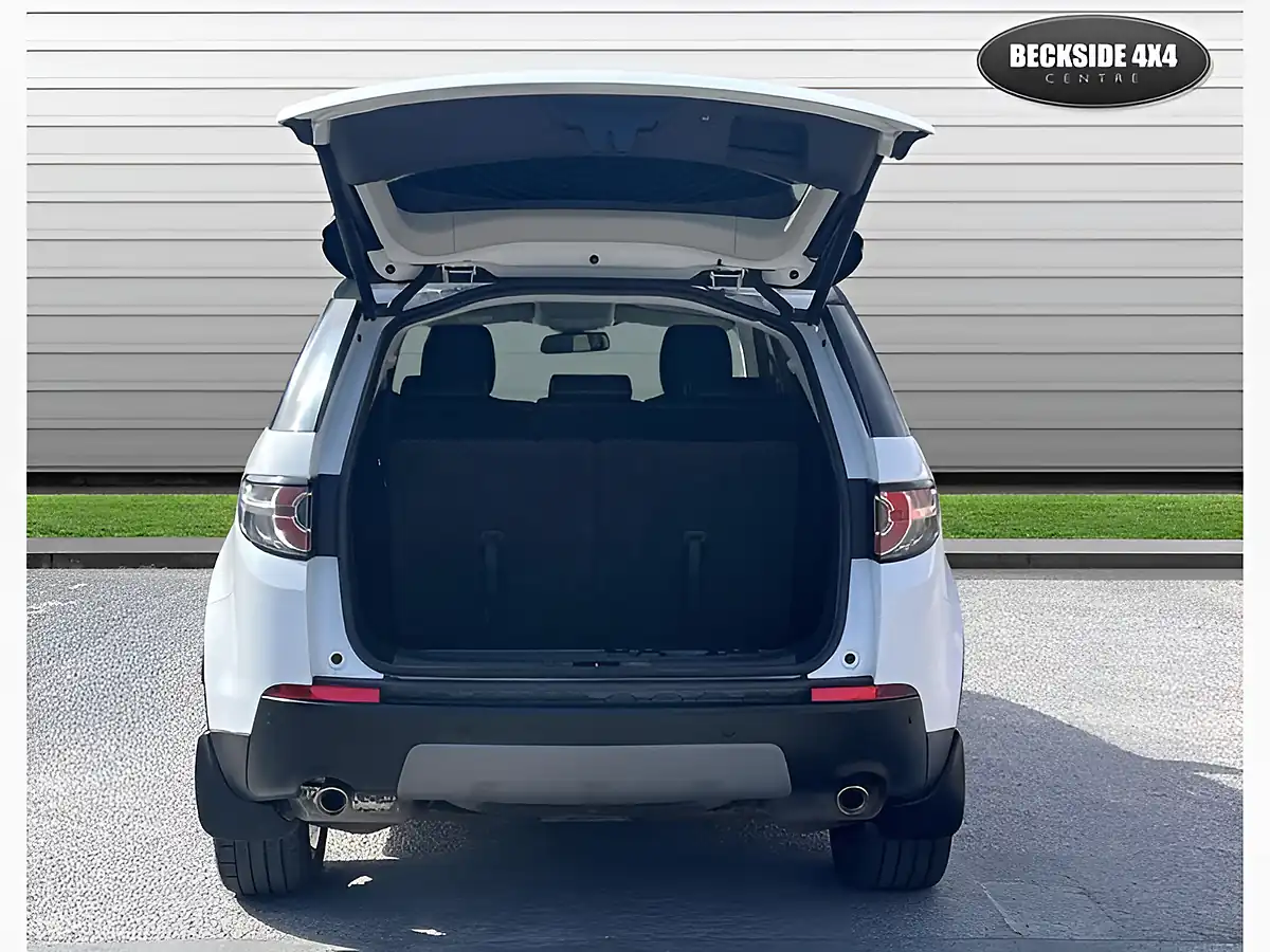 Used 2015 Land Rover Discovery Sport Se Tech White - Interior and Exterior details 9