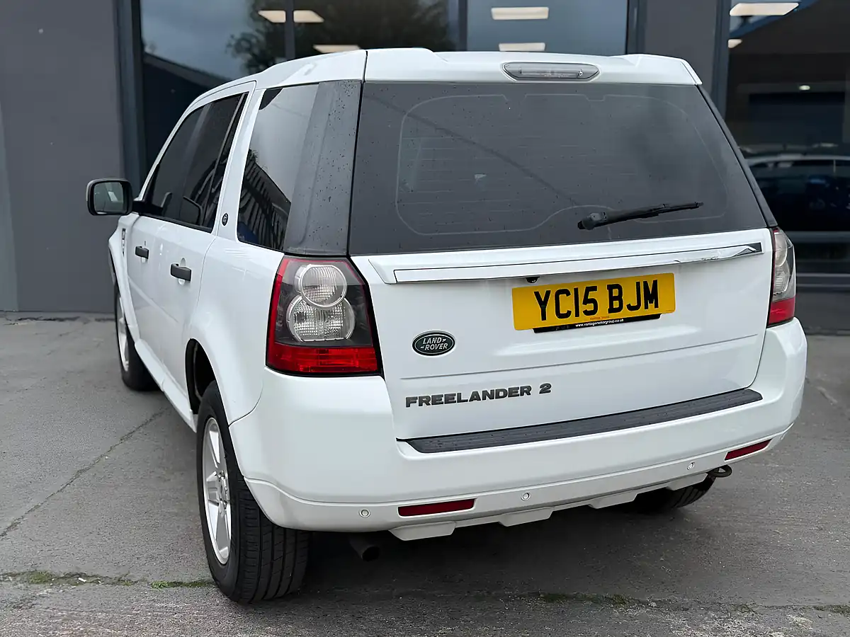 Used 2015 Land Rover Freelander 2 Hse White - Interior and Exterior details 11