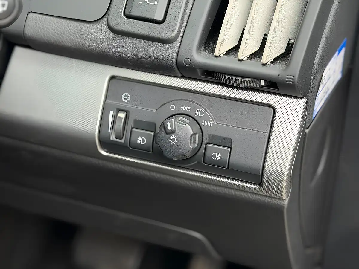 Used 2015 Land Rover Freelander 2 Hse White - Interior and Exterior details 13