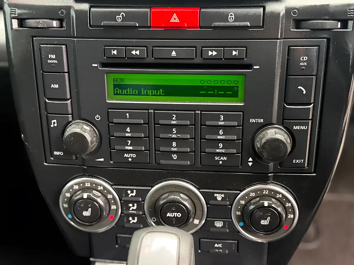 Used 2015 Land Rover Freelander 2 Hse White - Interior and Exterior details 14