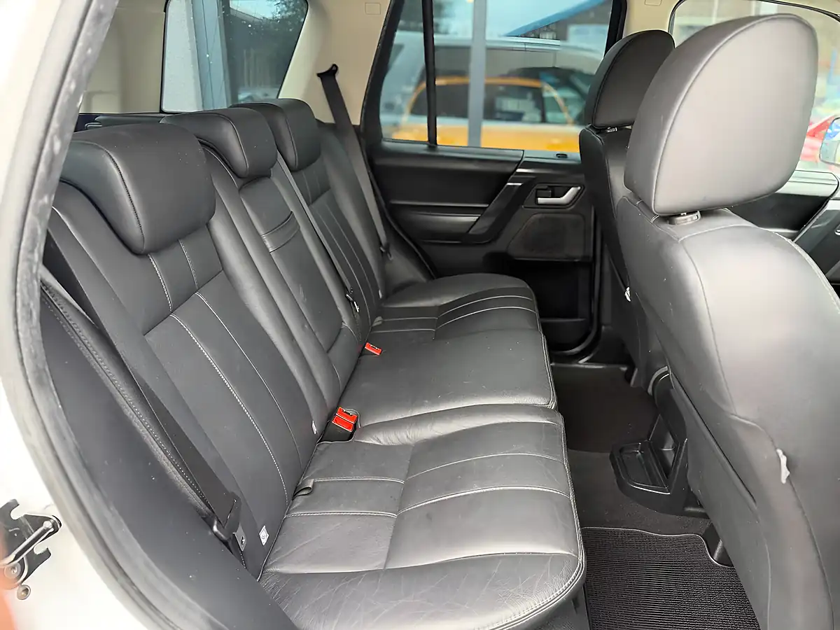 Used 2015 Land Rover Freelander 2 Hse White - Interior and Exterior details 18
