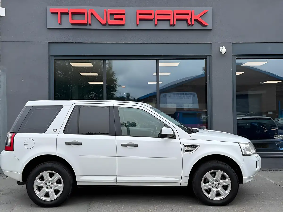 Used 2015 Land Rover Freelander 2 Hse White - Interior and Exterior details 2