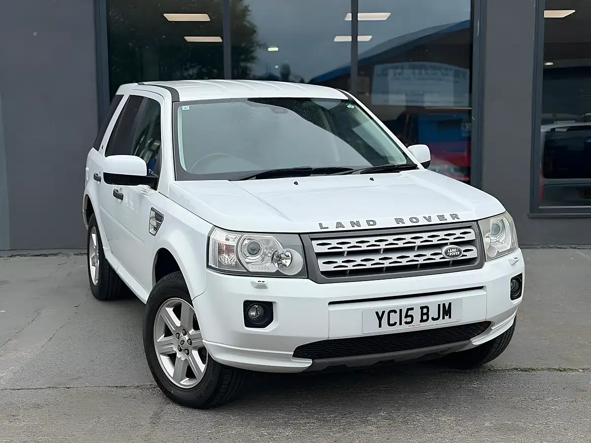 Used 2015 Land Rover Freelander 2 Hse White - Interior and Exterior details 5