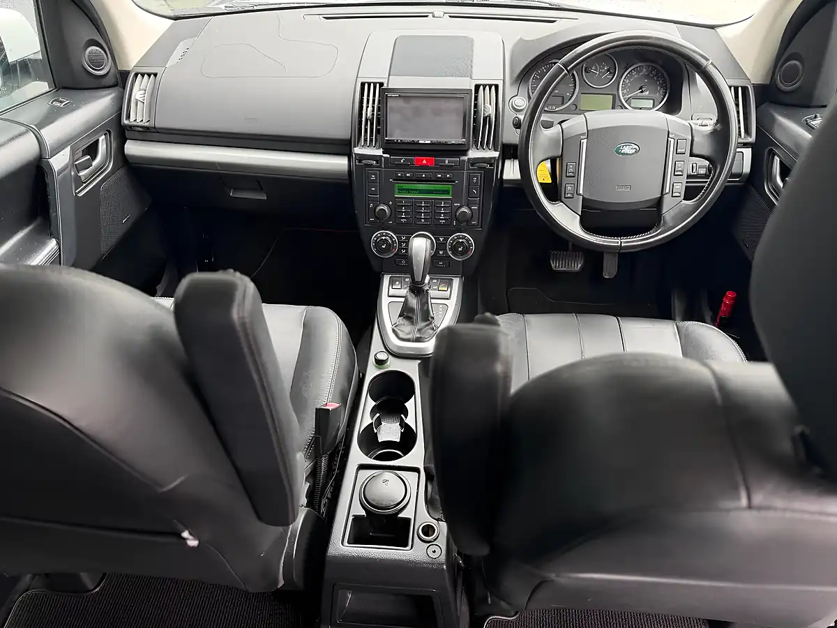 Used 2015 Land Rover Freelander 2 Hse White - Interior and Exterior details 6