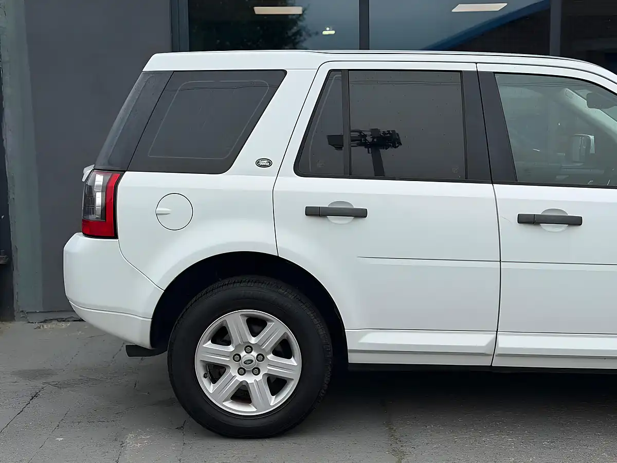 Used 2015 Land Rover Freelander 2 Hse White - Interior and Exterior details 7