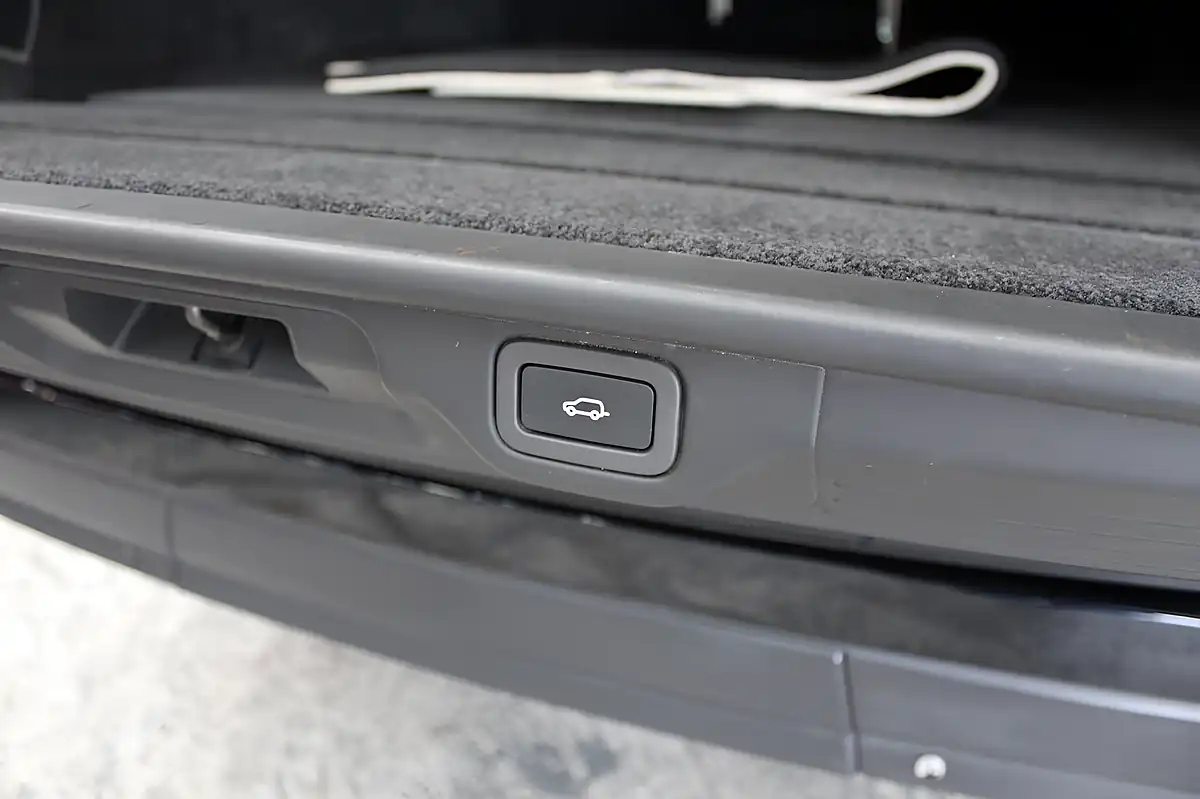 Used 2015 Land Rover Range Rover Autobiography Black - Interior and Exterior details 12
