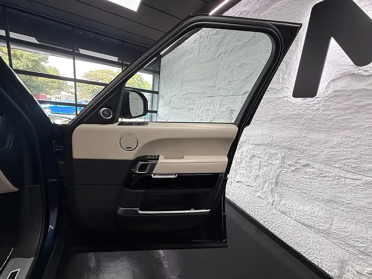 Used 2015 Land Rover Range Rover Autobiography Blue - Interior and Exterior details 15