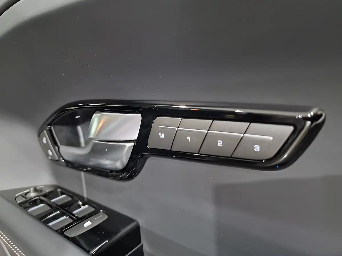 Used 2015 Land Rover Range Rover Evoque Autobiography Grey - Interior and Exterior details 18