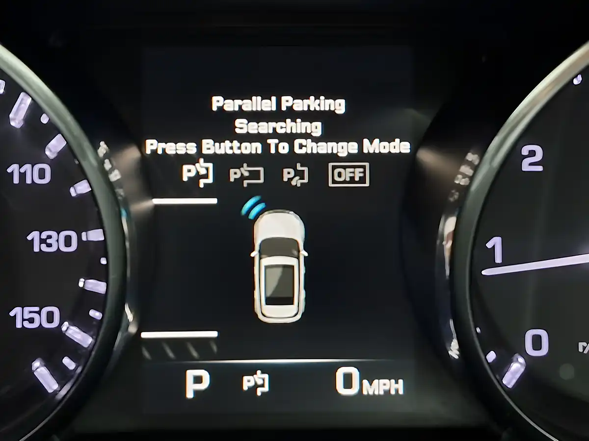 Used 2015 Land Rover Range Rover Evoque Dynamic Lux Black - Interior and Exterior details 16