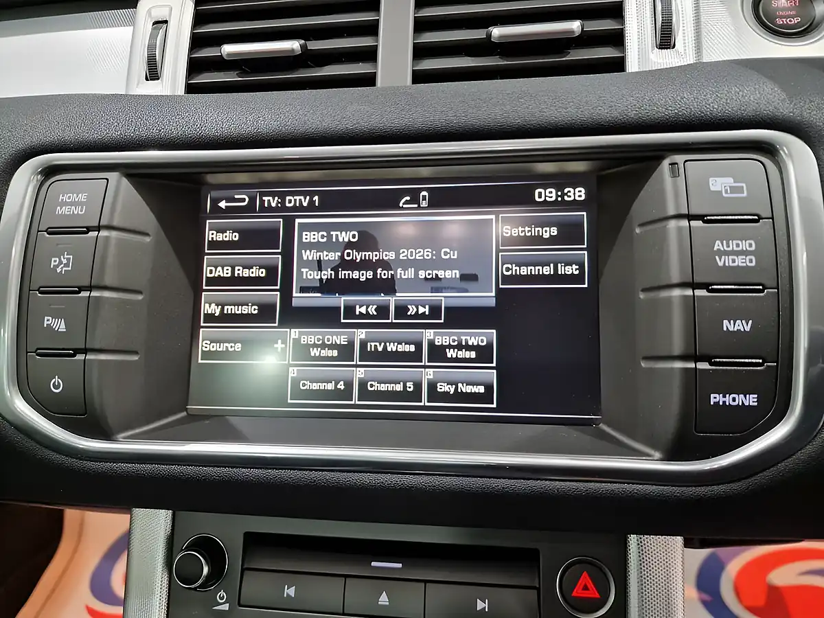 Used 2015 Land Rover Range Rover Evoque Dynamic Lux White - Interior and Exterior details 12