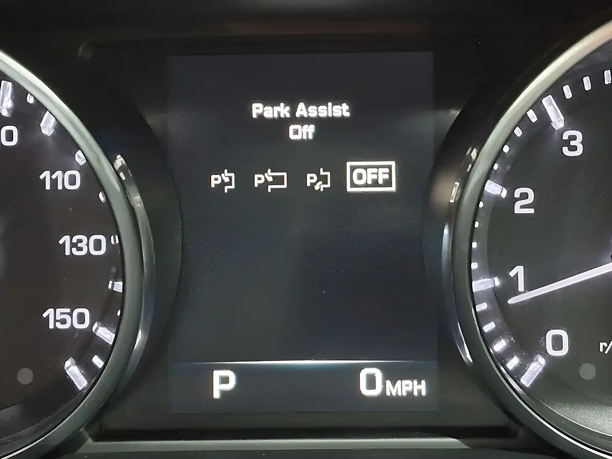 Used 2015 Land Rover Range Rover Evoque Dynamic Lux White - Interior and Exterior details 16