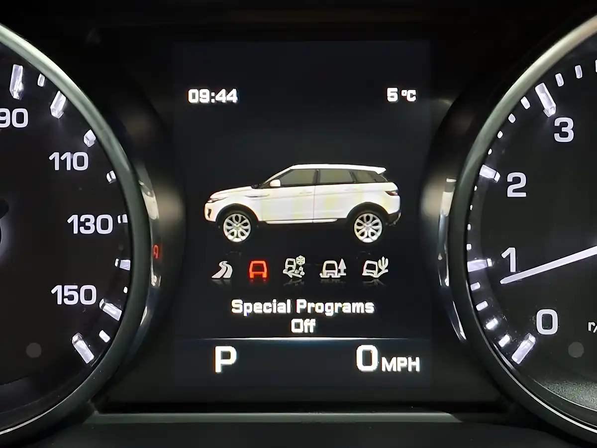 Used 2015 Land Rover Range Rover Evoque Dynamic Lux White - Interior and Exterior details 17
