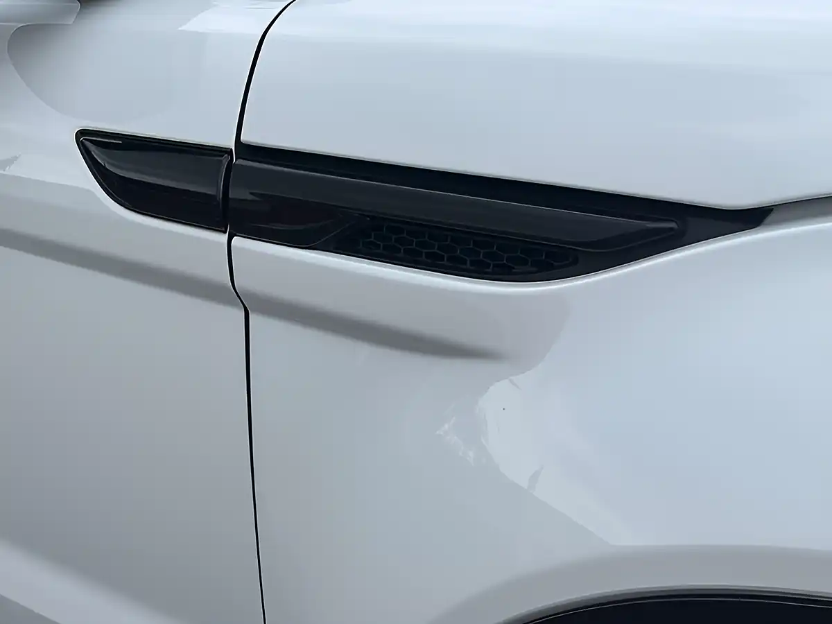 Used 2015 Land Rover Range Rover Evoque Dynamic Luxury Fuji White - Interior and Exterior details 12