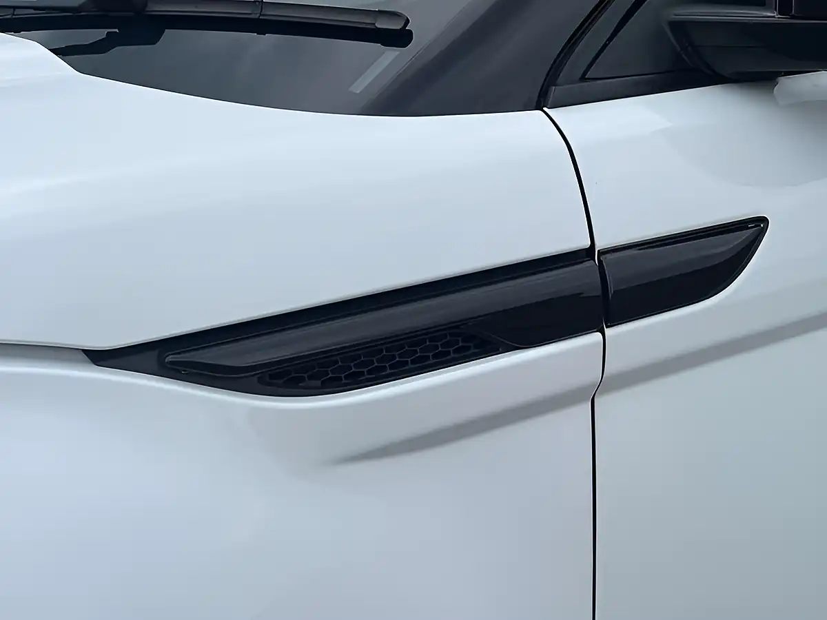 Used 2015 Land Rover Range Rover Evoque Dynamic Luxury Fuji White - Interior and Exterior details 13