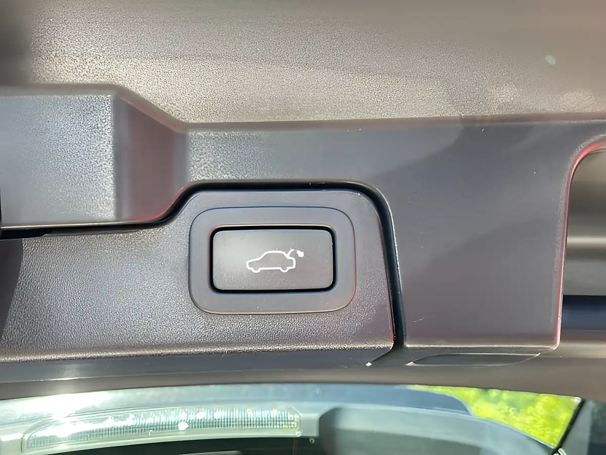 Used 2015 Land Rover Range Rover Evoque Dynamic White - Interior and Exterior details 16