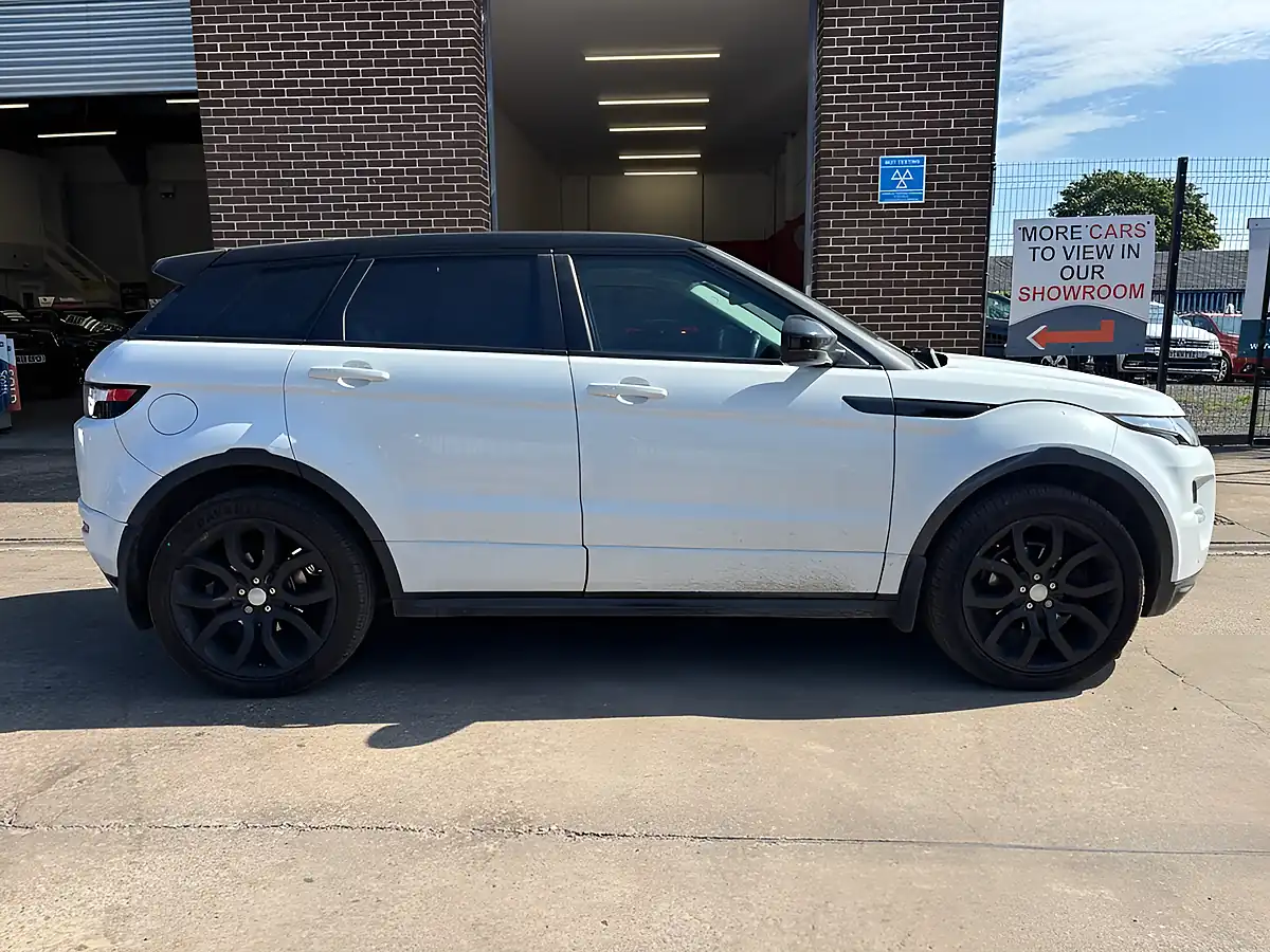 Used 2015 Land Rover Range Rover Evoque Dynamic White - Interior and Exterior details 8