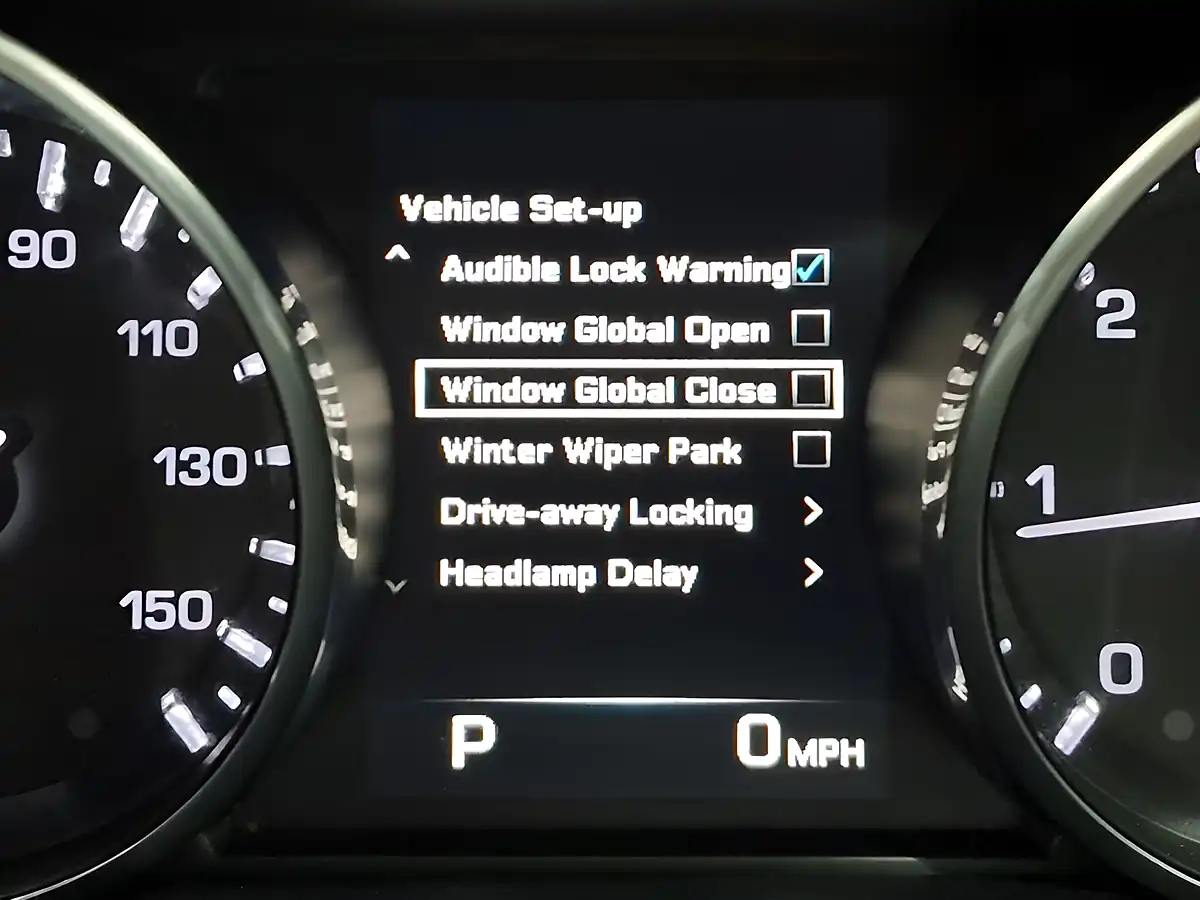 Used 2015 Land Rover Range Rover Evoque Dynamic White - Interior and Exterior details 16