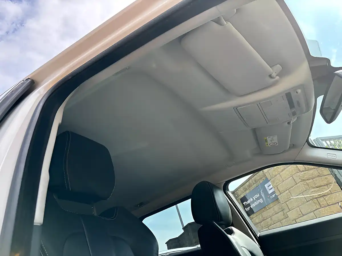 Used 2015 Land Rover Range Rover Evoque Dynamic White - Interior and Exterior details 13