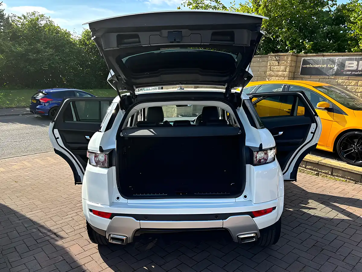 Used 2015 Land Rover Range Rover Evoque Dynamic White - Interior and Exterior details 19
