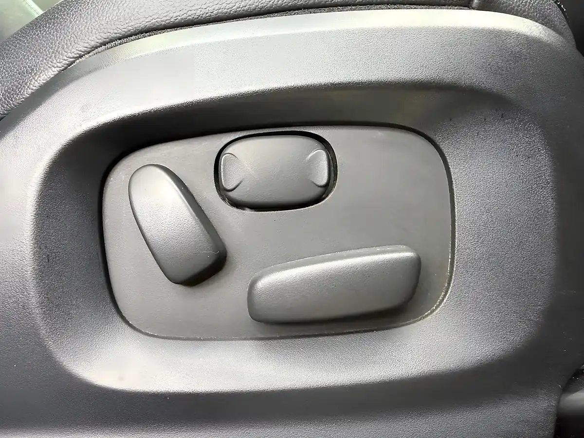 Used 2015 Land Rover Range Rover Evoque Dynamic White - Interior and Exterior details 15