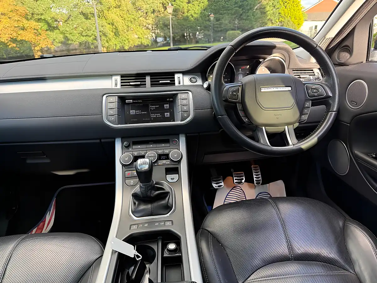 Used 2015 Land Rover Range Rover Evoque Hse Dynamic Grey - Interior and Exterior details 18