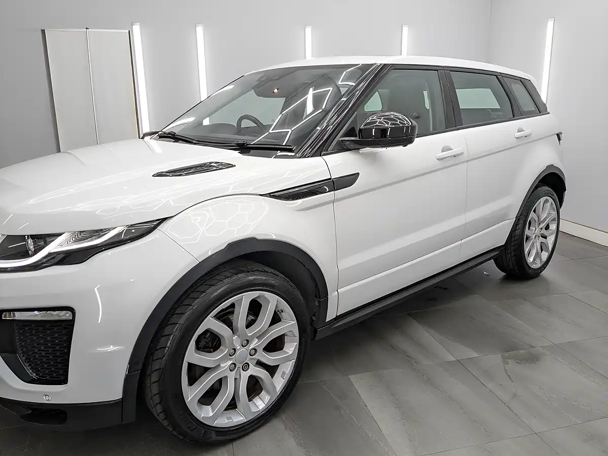 Used 2015 Land Rover Range Rover Evoque Hse Dynamic Lux Fuji White - Interior and Exterior details 3