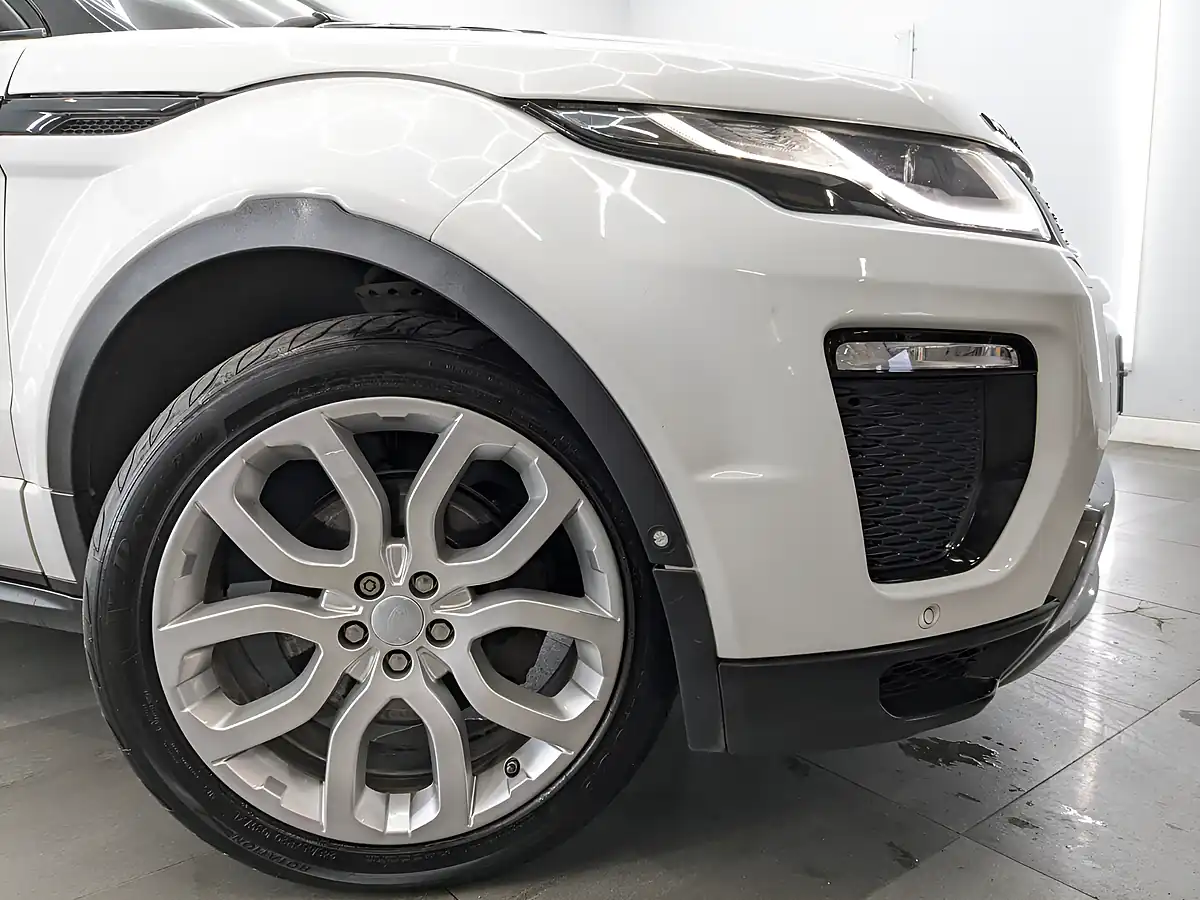 Used 2015 Land Rover Range Rover Evoque Hse Dynamic Lux Fuji White - Interior and Exterior details 5