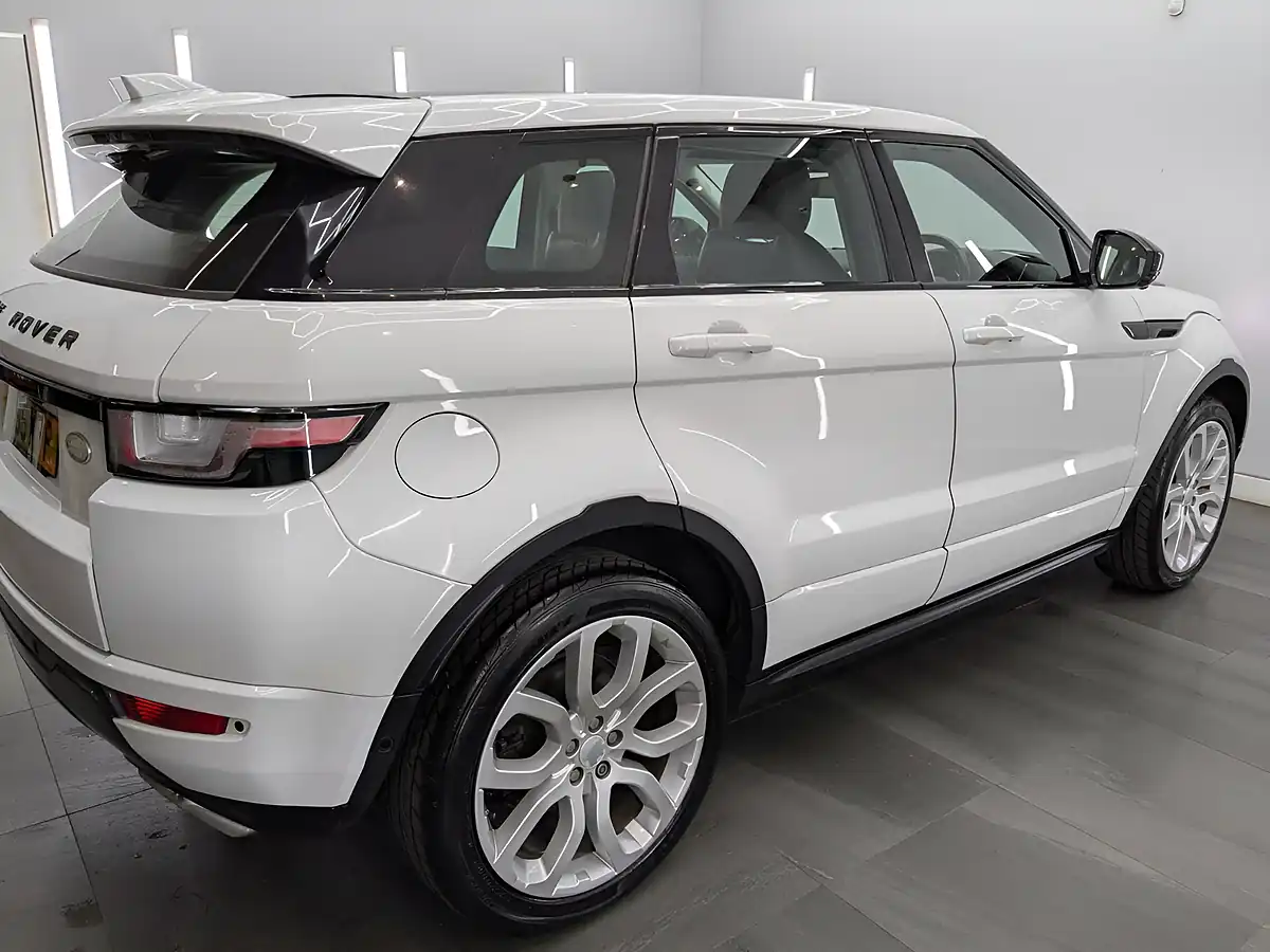 Used 2015 Land Rover Range Rover Evoque Hse Dynamic Lux Fuji White - Interior and Exterior details 6