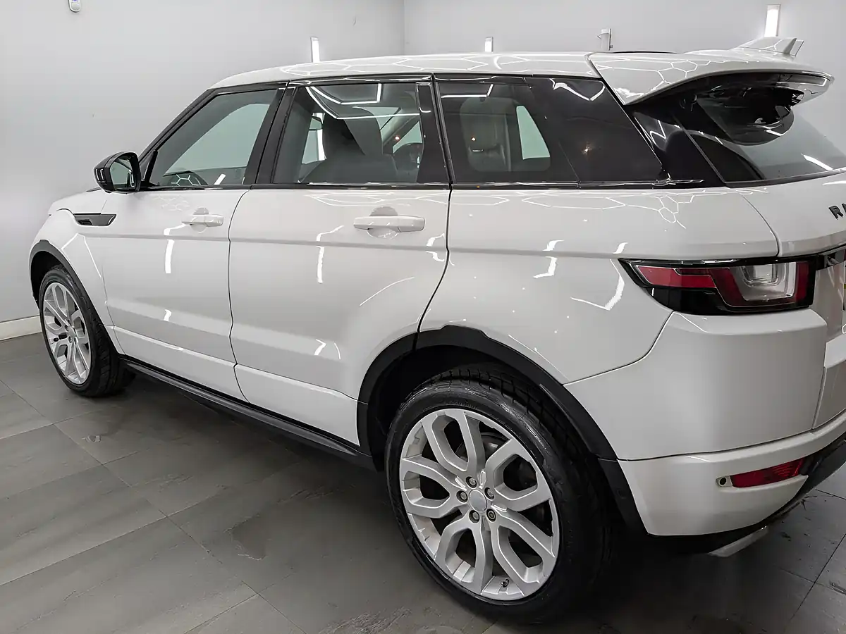 Used 2015 Land Rover Range Rover Evoque Hse Dynamic Lux Fuji White - Interior and Exterior details 8