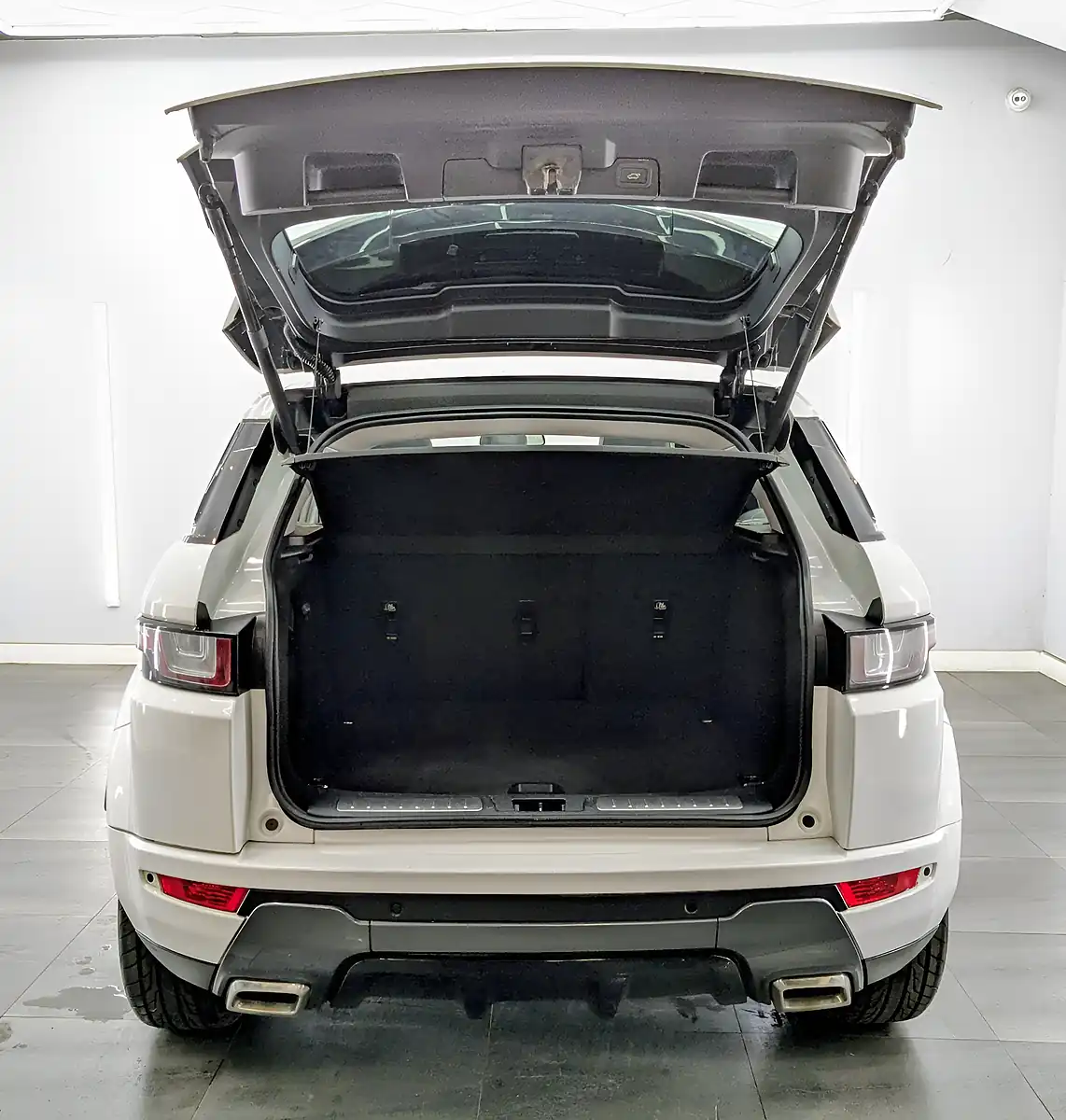 Used 2015 Land Rover Range Rover Evoque Hse Dynamic Lux Fuji White - Interior and Exterior details 9